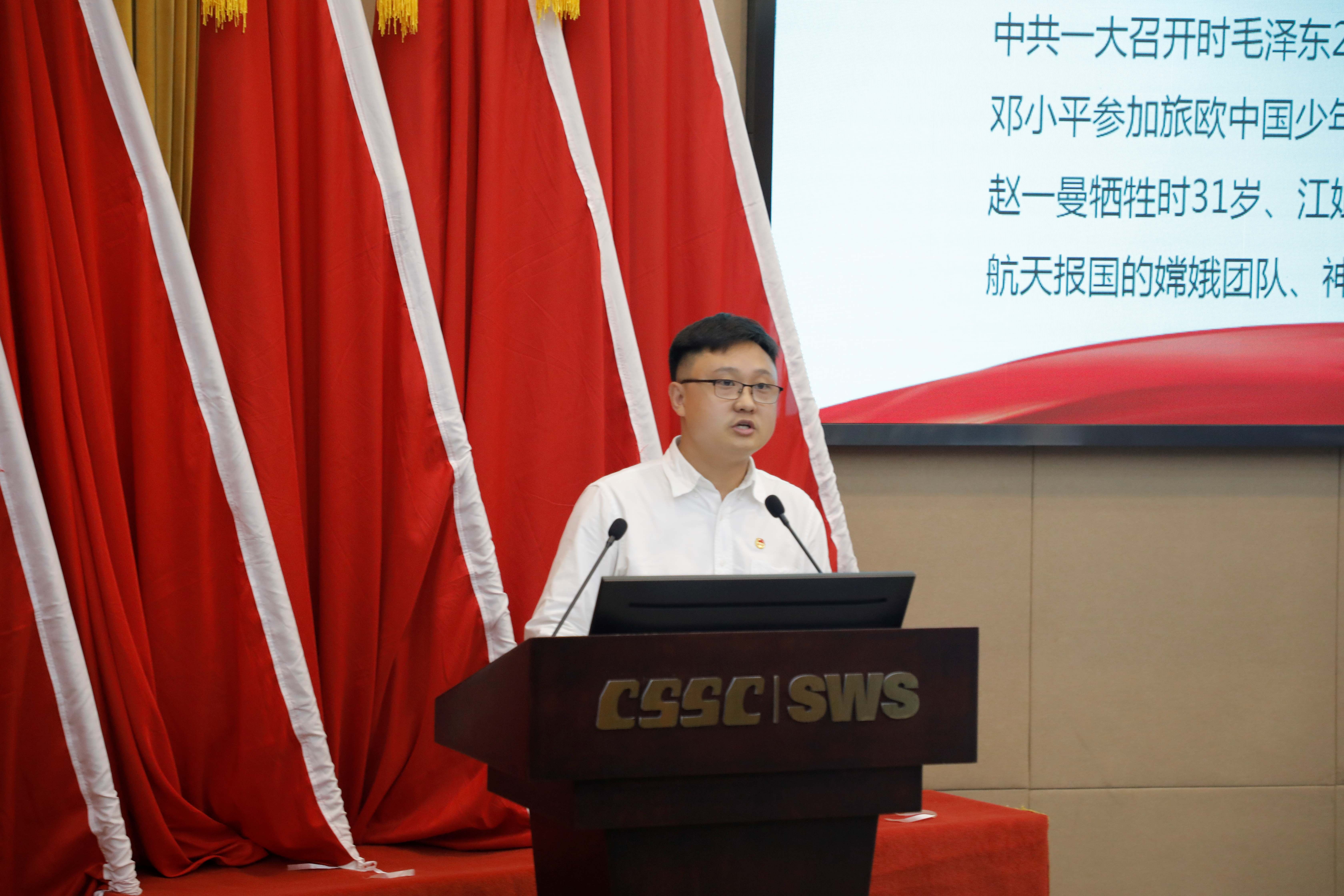 16李良啟以“踐行青年使命 譜寫青春華章 以奮斗姿態(tài)激揚(yáng)青春”為主題發(fā)言.jpg